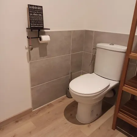Le Des Lavandieres Apartment *