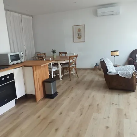 Le Des Lavandieres Apartment Quarante