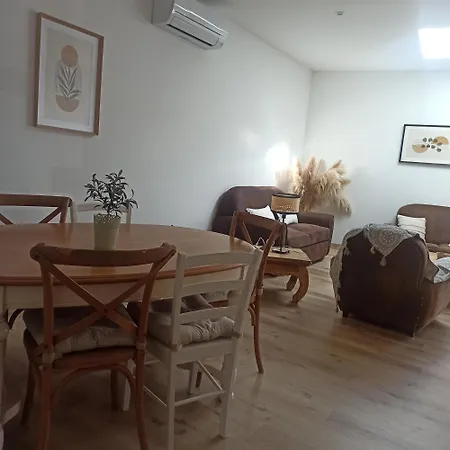 Le Des Lavandieres *